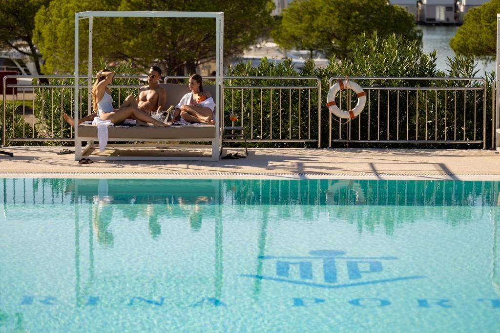 Floating Sea House Shark 3 Apartment Portoroz Bagian luar foto