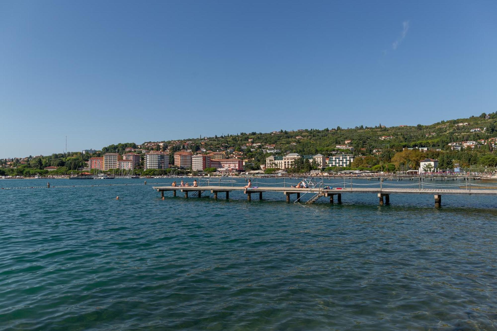Floating Sea House Shark 3 Apartment Portoroz Bagian luar foto