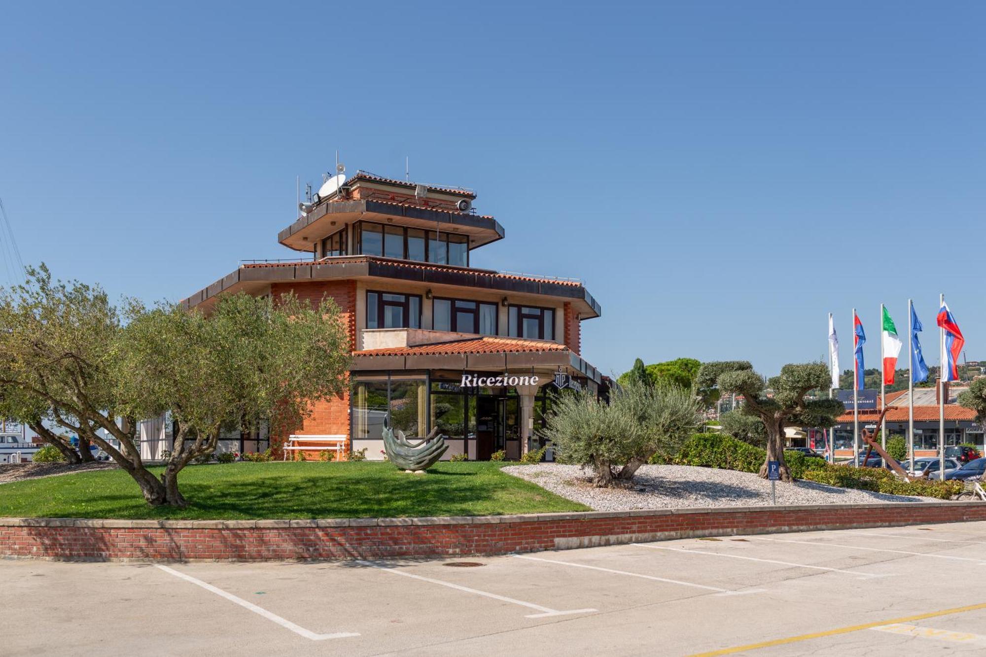 Floating Sea House Shark 3 Apartment Portoroz Bagian luar foto