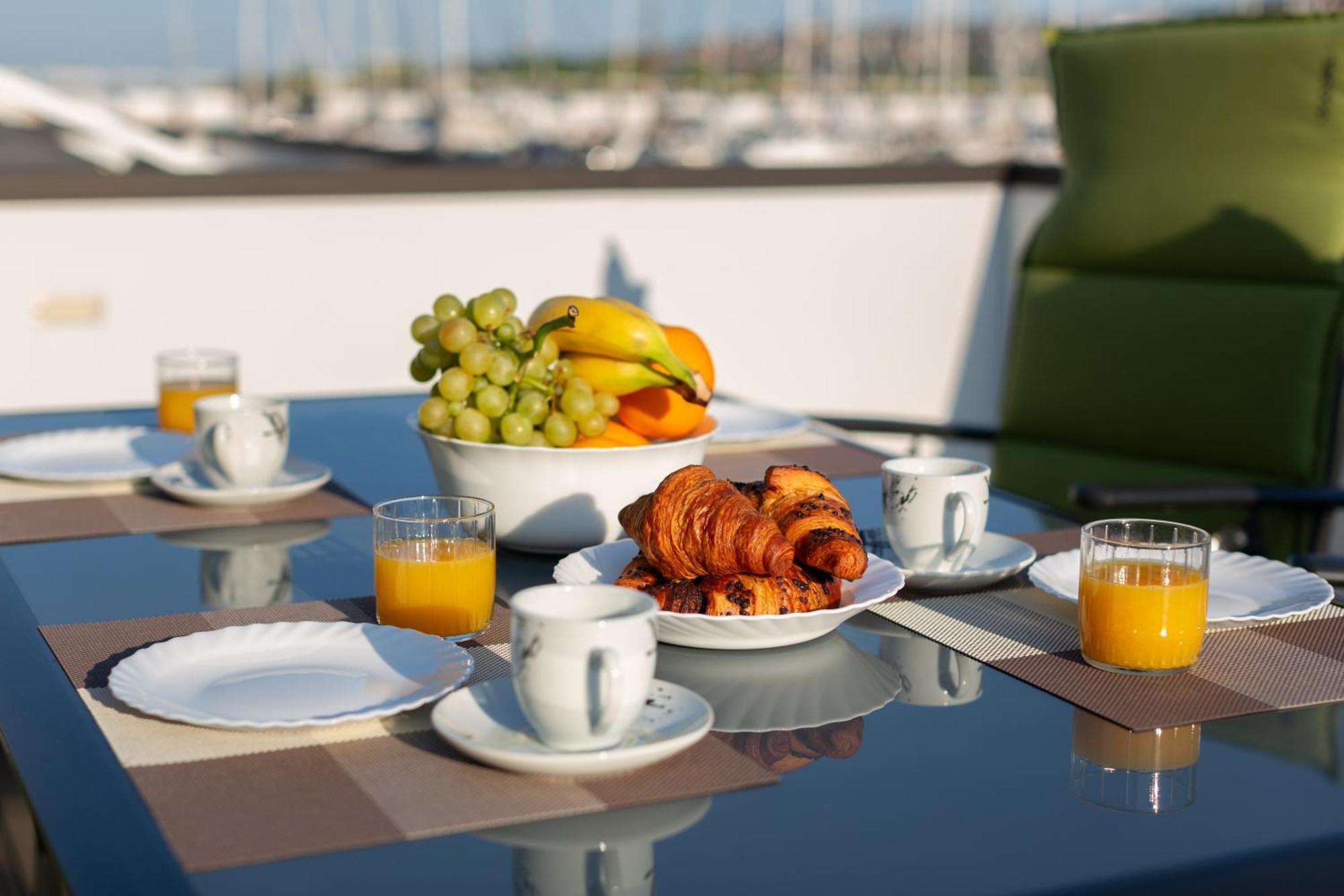 Floating Sea House Shark 3 Apartment Portoroz Bagian luar foto