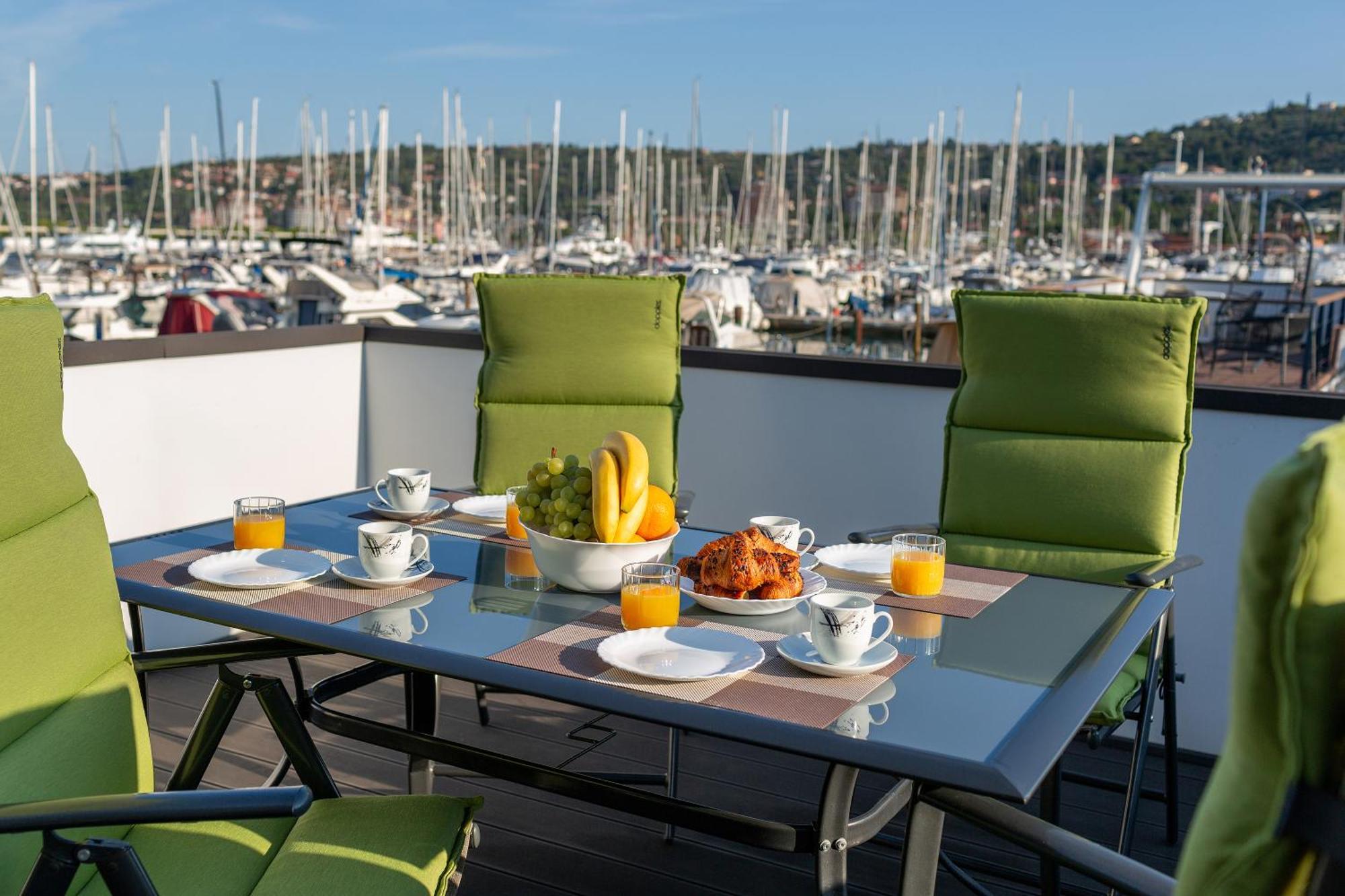 Floating Sea House Shark 3 Apartment Portoroz Bagian luar foto