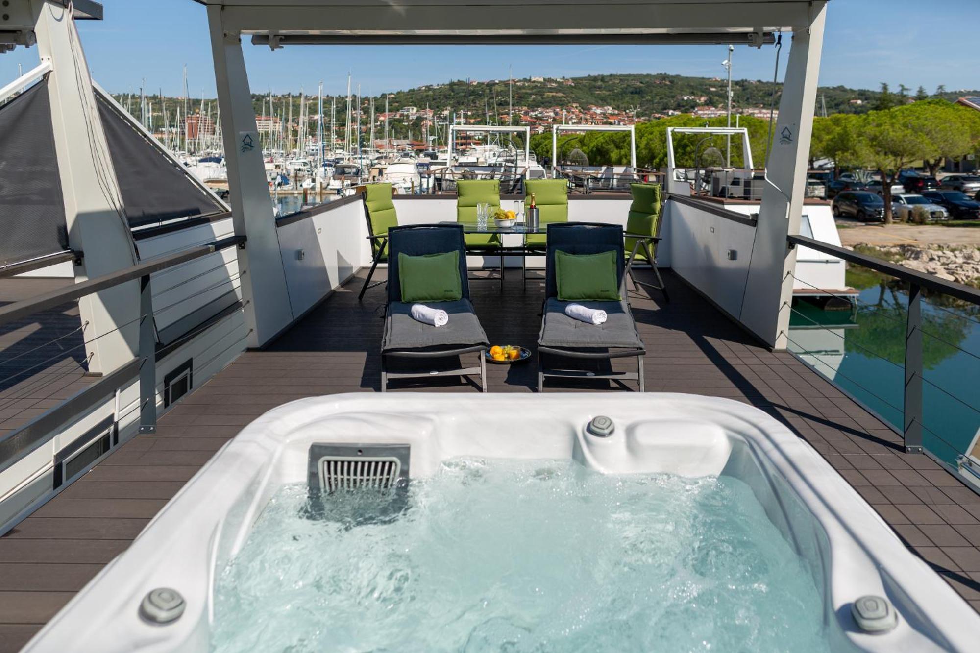 Floating Sea House Shark 3 Apartment Portoroz Bagian luar foto
